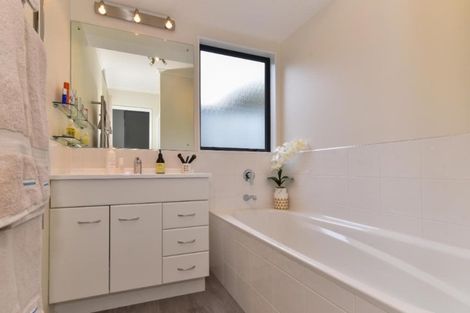 Photo of property in 43 Milson Drive, Papakura, 2110