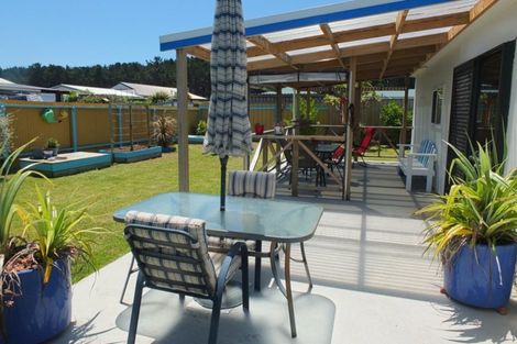 Photo of property in 21a Hennessy Street East, Foxton Beach, Foxton, 4815