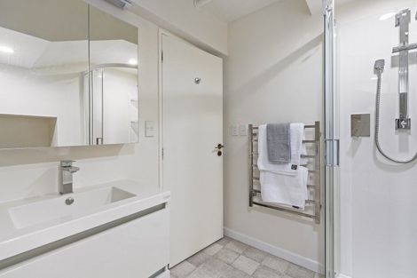 Photo of property in Stadium Garden Flats, 102/107 Thorndon Quay, Pipitea, Wellington, 6011