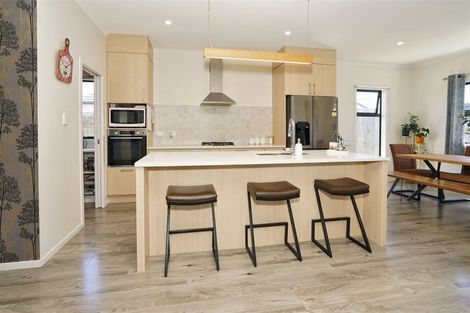 Photo of property in 2 Faber Place, Rototuna North, Hamilton, 3210