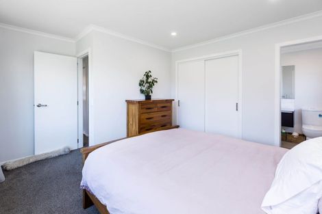 Photo of property in 16 Whitten Way, Wallaceville, Upper Hutt, 5018