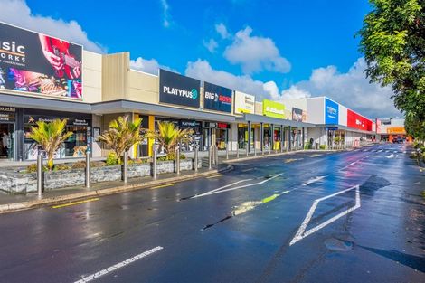 Photo of property in 15 Regents Park Place, Westgate, Auckland, 0614