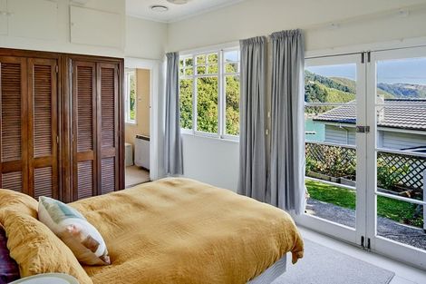 Photo of property in 54 Ferry Road, Days Bay, Lower Hutt, 5013