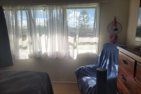 Photo of property in 12 Foyle Place, Glendene, Auckland, 0602