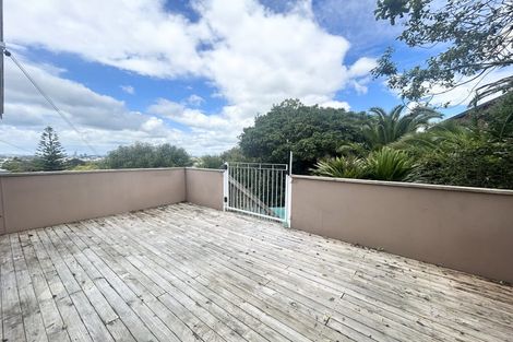 Photo of property in 1/48 Hogans Road, Glenfield, Auckland, 0629