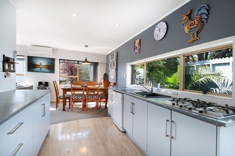 Photo of property in 2/3 Cezanne Place, New Lynn, Auckland, 0600