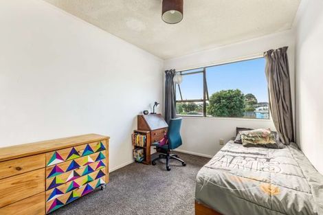 Photo of property in 84 Pioneer Road, Moturoa, New Plymouth, 4310