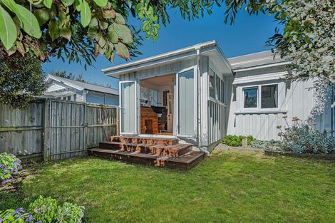 Photo of property in 91 Bowhill Road, New Brighton, Christchurch, 8083