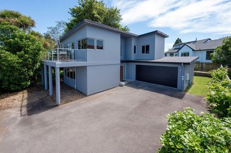 Photo of property in 20b Grand Vue Road, Kawaha Point, Rotorua, 3010