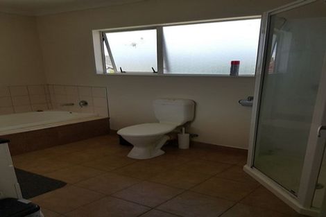Photo of property in 16 Kauri Glen Road, Northcote, Auckland, 0627