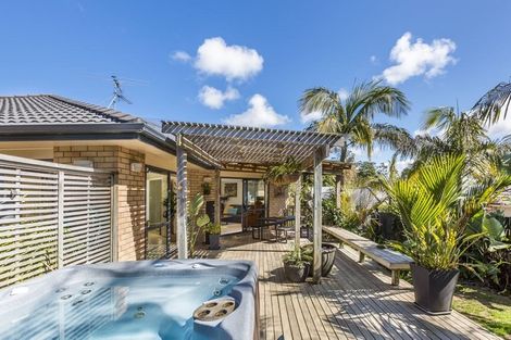 Photo of property in 16 Nimstedt Avenue, Oteha, Auckland, 0632