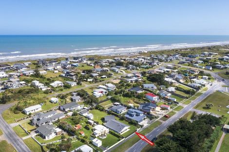 Photo of property in 36 Signal Street, Foxton Beach, Foxton, 4815