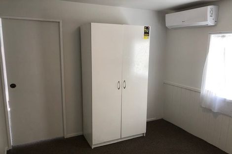 Photo of property in 20a Lyndfield Lane, Newlands, Wellington, 6037