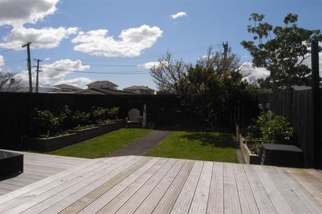 Photo of property in 2/5 Powell Street, Avondale, Auckland, 1026