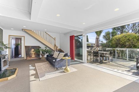 Photo of property in 105 Vivian Street, New Plymouth, 4310