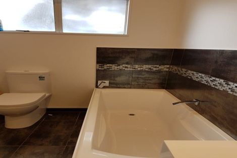 Photo of property in 32 Whites Line West, Woburn, Lower Hutt, 5010