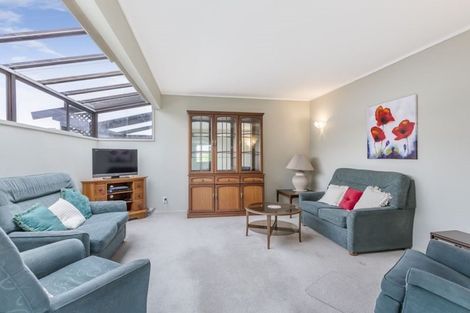 Photo of property in 2/47 James Evans Drive, Northcote, Auckland, 0627