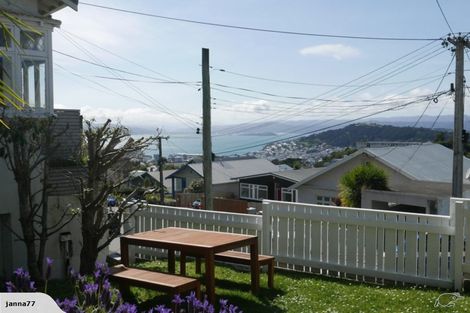 Photo of property in 22 Sugarloaf Road, Brooklyn, Wellington, 6021