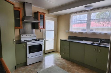 Photo of property in 15 Catherine Crescent, Paparangi, Wellington, 6037