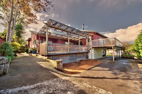 Photo of property in 12 Harrybrook Road, Green Bay, Auckland, 0604