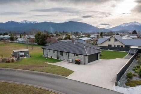 Photo of property in 25 Tawera Place, Te Anau, 9679