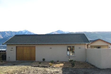 Photo of property in 9 Milward Place, Kelvin Heights, Queenstown, 9300
