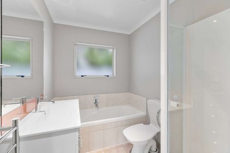 Photo of property in 58h Sunnyside Road, Sunnyvale, Auckland, 0612