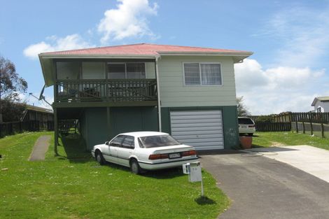 Photo of property in 13 Hanford Place, Clendon Park, Auckland, 2103