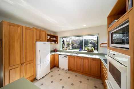 Photo of property in 11 Kinross Drive, Merrilands, New Plymouth, 4312