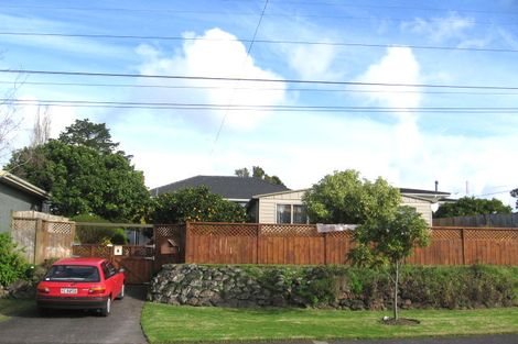 Photo of property in 14 Taipari Road, Te Atatu Peninsula, Auckland, 0610