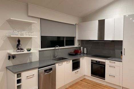 Photo of property in 2/111 Eskdale Road, Birkdale, Auckland, 0626