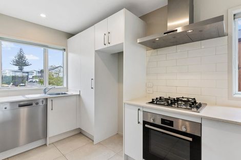 Photo of property in 8 Recovery Road, Papakura, 2110