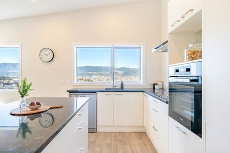 Photo of property in 70 Riverstone Drive, Riverstone Terraces, Upper Hutt, 5018