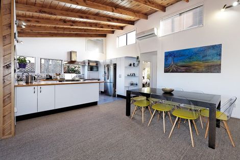 Photo of property in 12 Harrybrook Road, Green Bay, Auckland, 0604