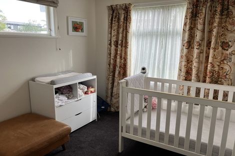 Photo of property in 76 Lauderdale Road, Birkdale, Auckland, 0626