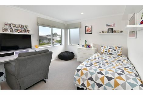 Photo of property in 6 Onekura Street, Red Beach, 0932