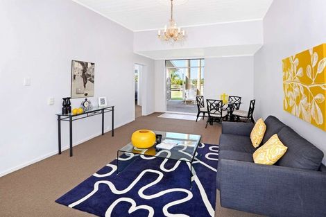 Photo of property in 24 Tiri Tiri Road, Birkdale, Auckland, 0626