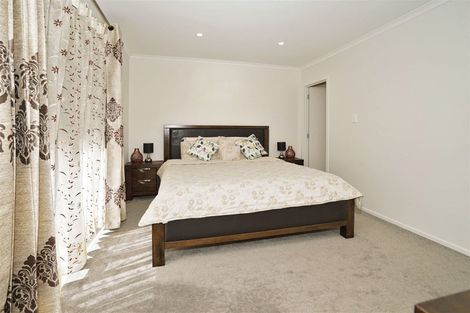 Photo of property in 2 Faber Place, Rototuna North, Hamilton, 3210