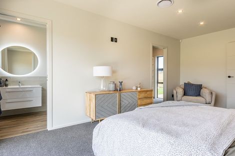 Photo of property in 8 Mirek Street, Waikanae, 5036