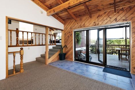 Photo of property in 12 Harrybrook Road, Green Bay, Auckland, 0604