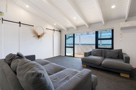 Photo of property in 113 Vipond Road, Stanmore Bay, Whangaparaoa, 0932