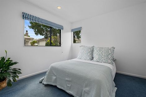 Photo of property in 2/95 Sylvan Avenue, Northcote, Auckland, 0627