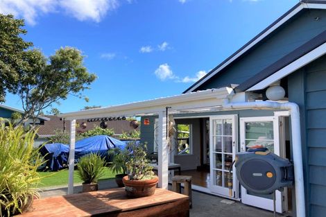 Photo of property in 13 Hutchins Street, Waitara, 4320