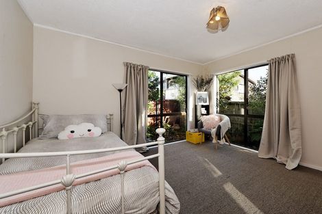 Photo of property in 12 Harrybrook Road, Green Bay, Auckland, 0604