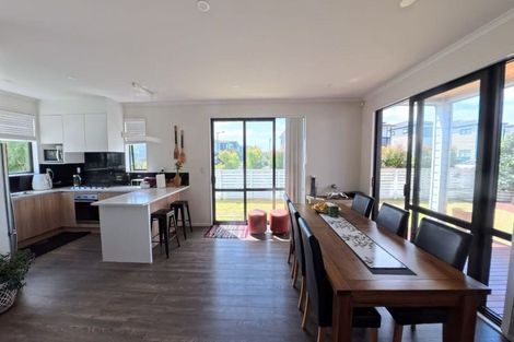 Photo of property in 11 Pihoihoi Place, Hobsonville, Auckland, 0616