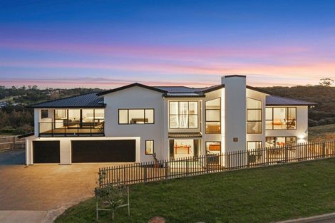 Photo of property in 8 Ridgelea Road, Long Bay, Albany, 0792