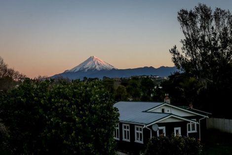 Photo of property in 13a Woodleigh Street, Frankleigh Park, New Plymouth, 4310