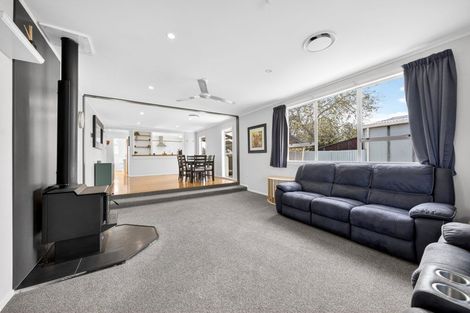 Photo of property in 2 Philip Street, Carterton, 5713