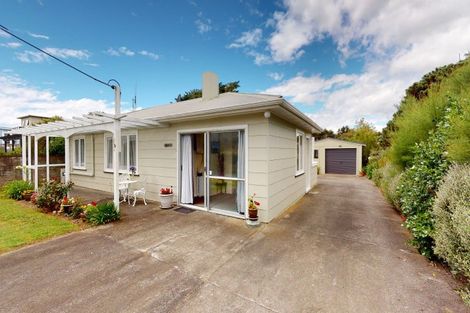 Photo of property in 14 Kent Avenue, Waitarere Beach, Levin, 5510