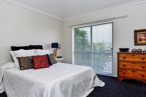 Photo of property in 16 Chettle Court, New Lynn, Auckland, 0600